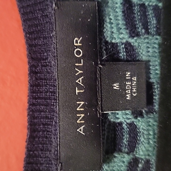 Ann Taylor Women's Super Fine Merino Wool Sweater Size Medium - Picture 4 of 7